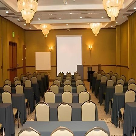 Garden Plaza Hotel Saddle Brook Esterno foto