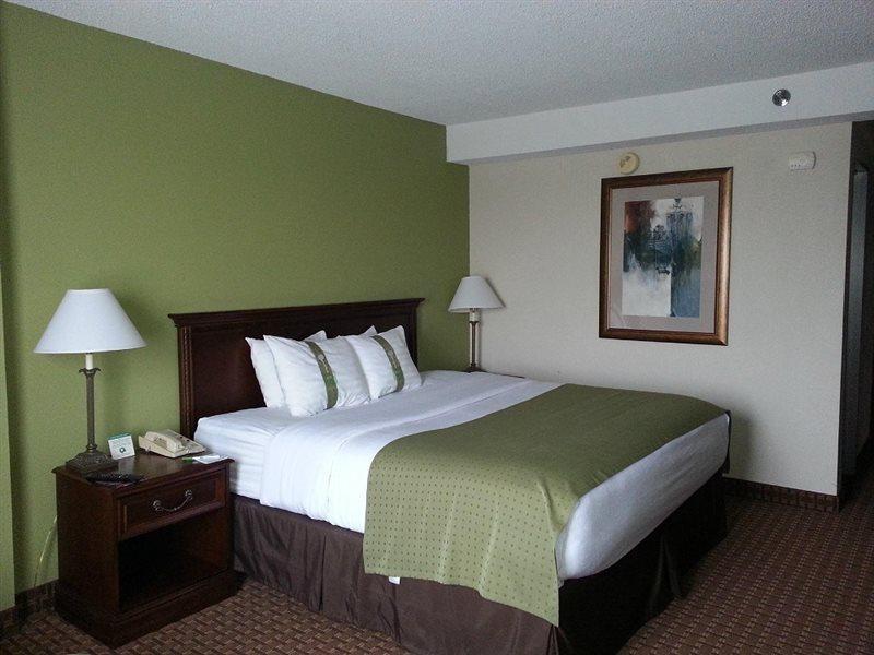 Garden Plaza Hotel Saddle Brook Esterno foto