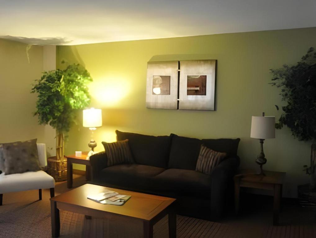Garden Plaza Hotel Saddle Brook Esterno foto