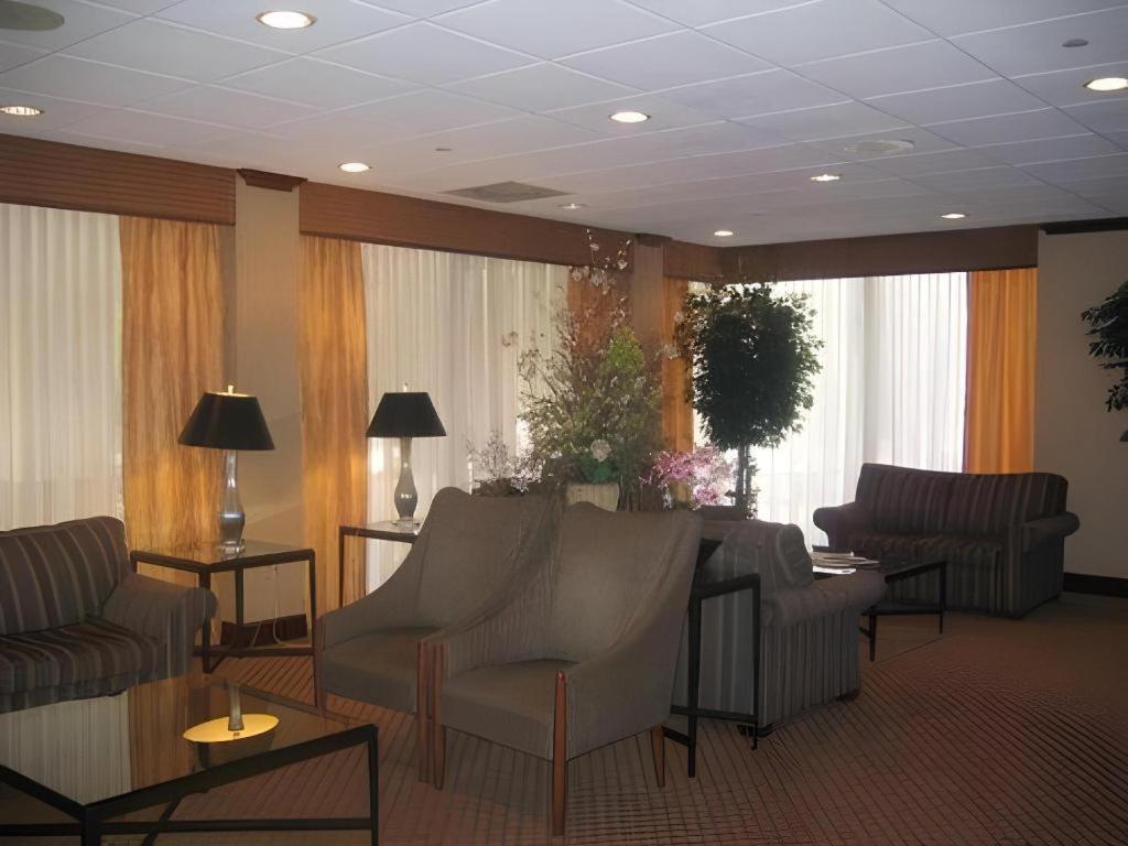 Garden Plaza Hotel Saddle Brook Esterno foto