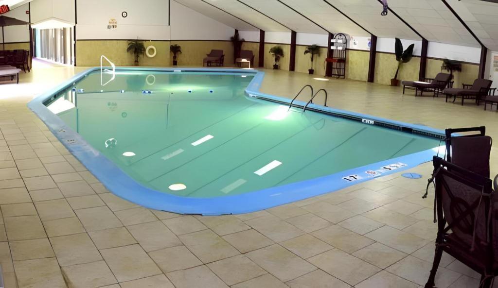 Garden Plaza Hotel Saddle Brook Esterno foto