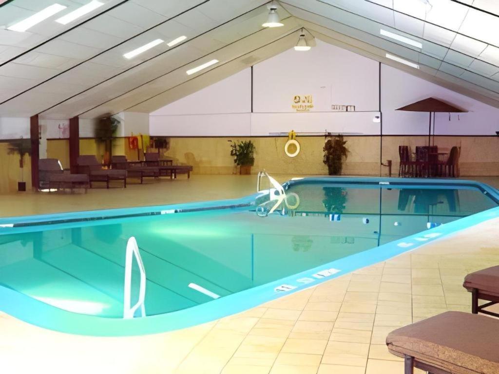Garden Plaza Hotel Saddle Brook Esterno foto