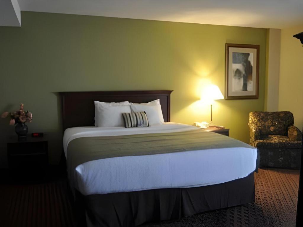 Garden Plaza Hotel Saddle Brook Esterno foto