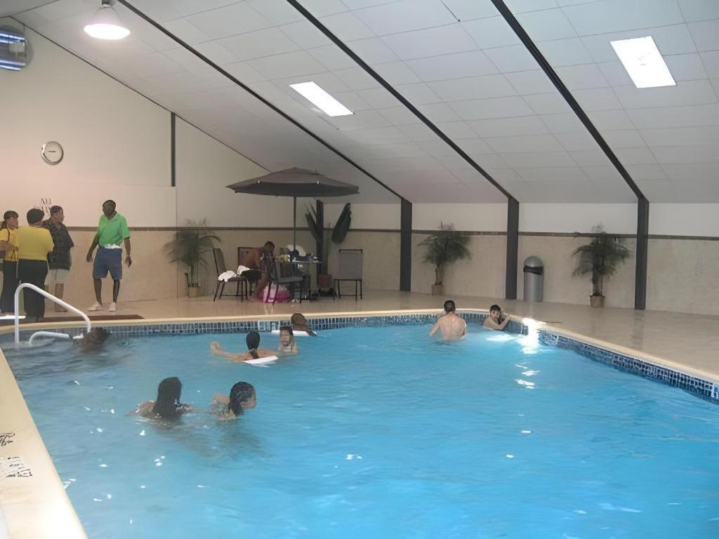 Garden Plaza Hotel Saddle Brook Esterno foto