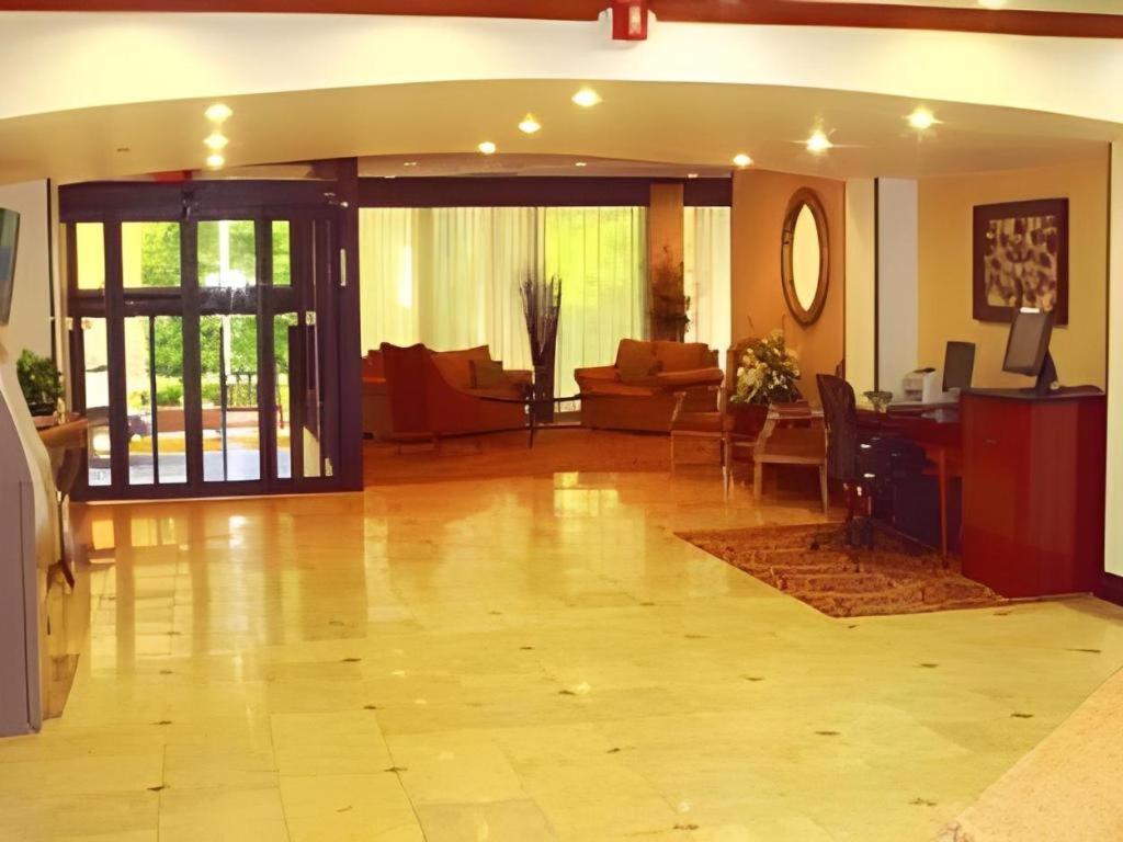 Garden Plaza Hotel Saddle Brook Esterno foto