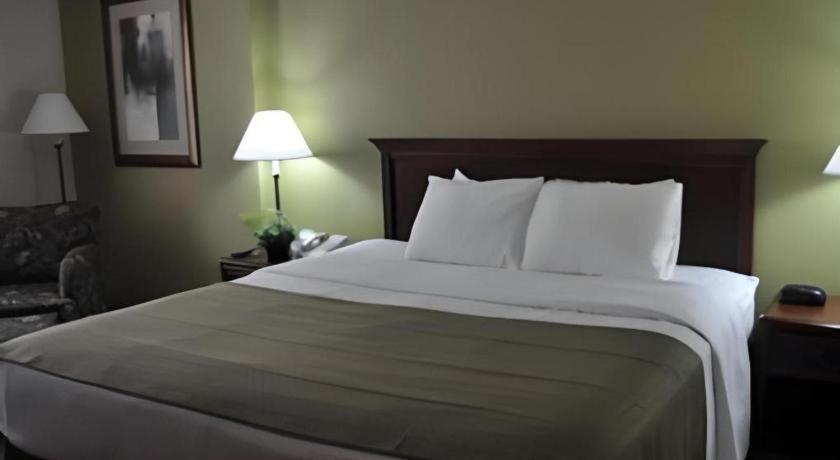 Garden Plaza Hotel Saddle Brook Esterno foto