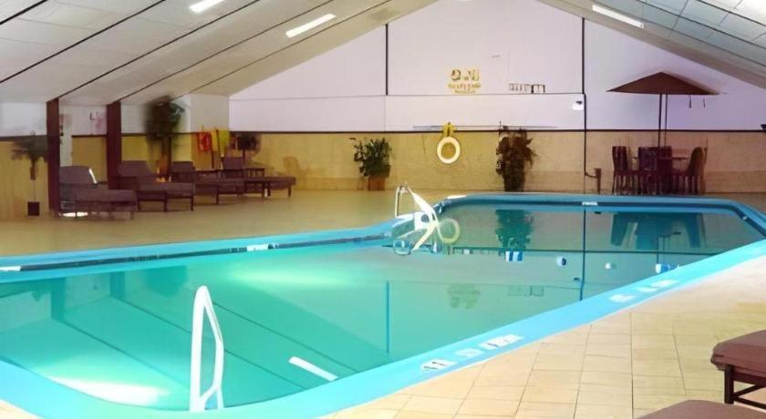 Garden Plaza Hotel Saddle Brook Esterno foto