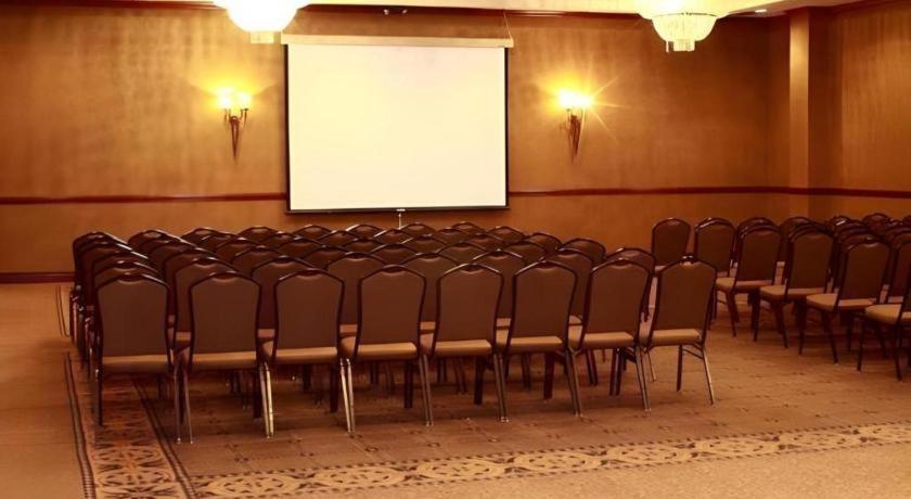 Garden Plaza Hotel Saddle Brook Esterno foto