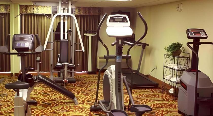 Garden Plaza Hotel Saddle Brook Esterno foto