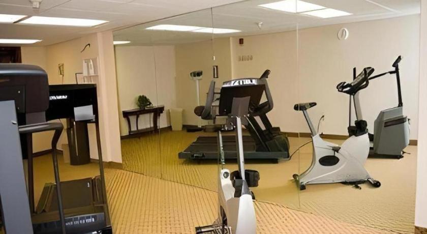 Garden Plaza Hotel Saddle Brook Esterno foto