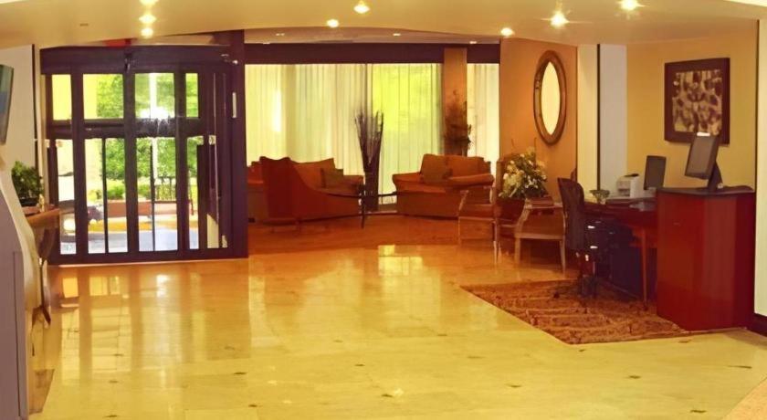 Garden Plaza Hotel Saddle Brook Esterno foto