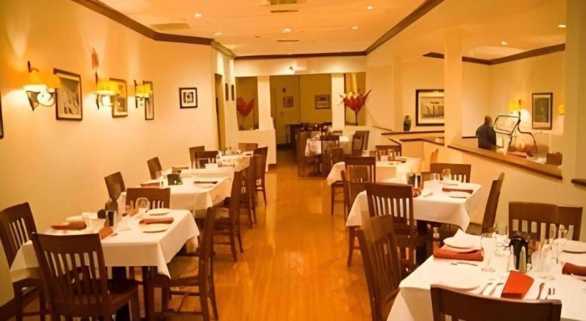 Garden Plaza Hotel Saddle Brook Esterno foto