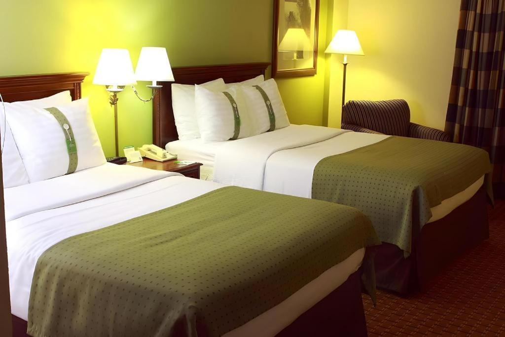 Garden Plaza Hotel Saddle Brook Esterno foto