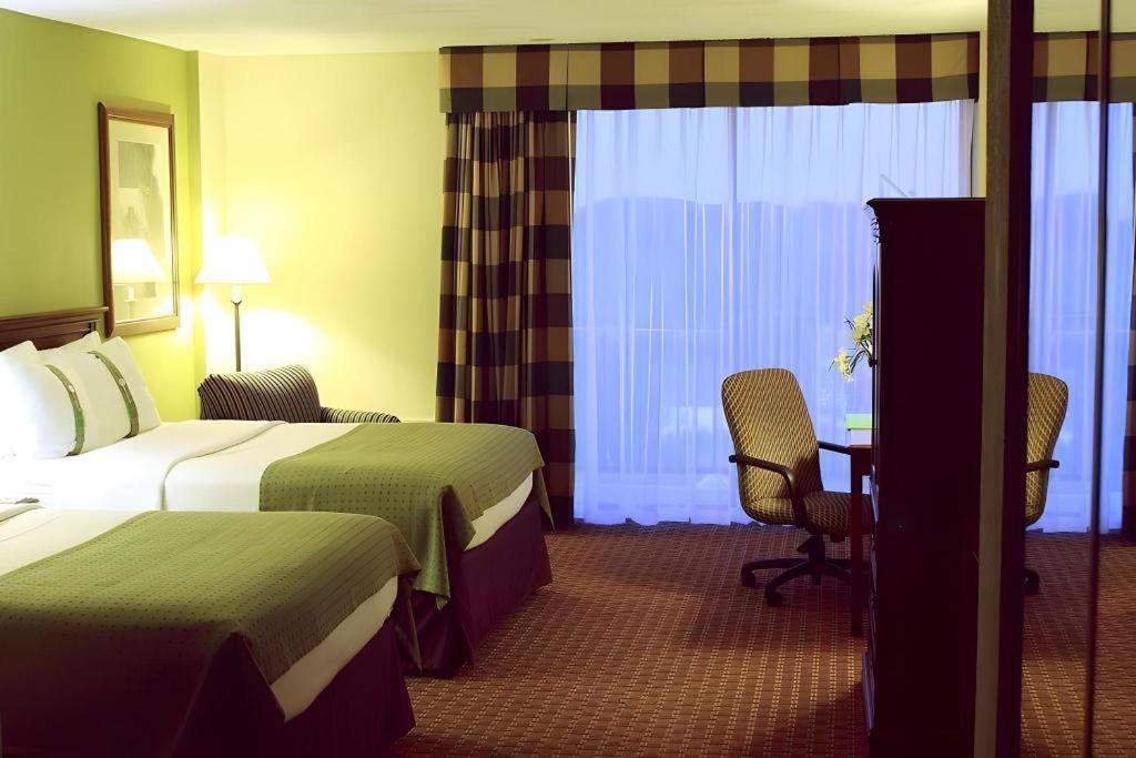 Garden Plaza Hotel Saddle Brook Esterno foto
