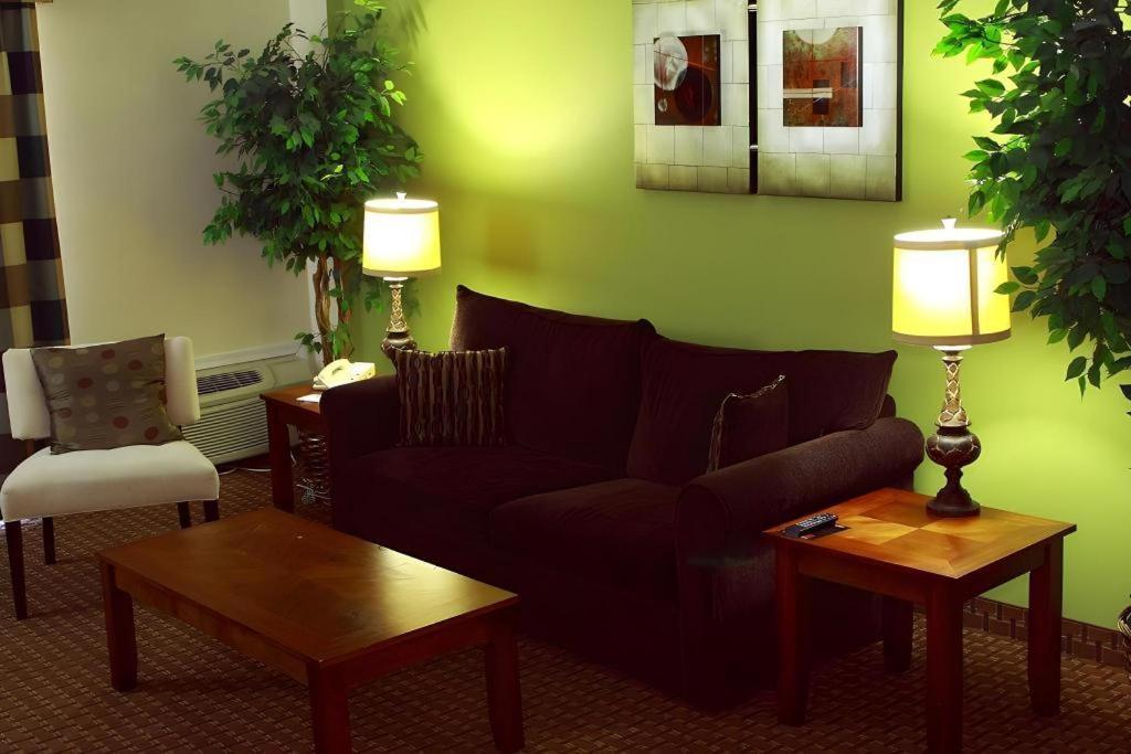 Garden Plaza Hotel Saddle Brook Esterno foto