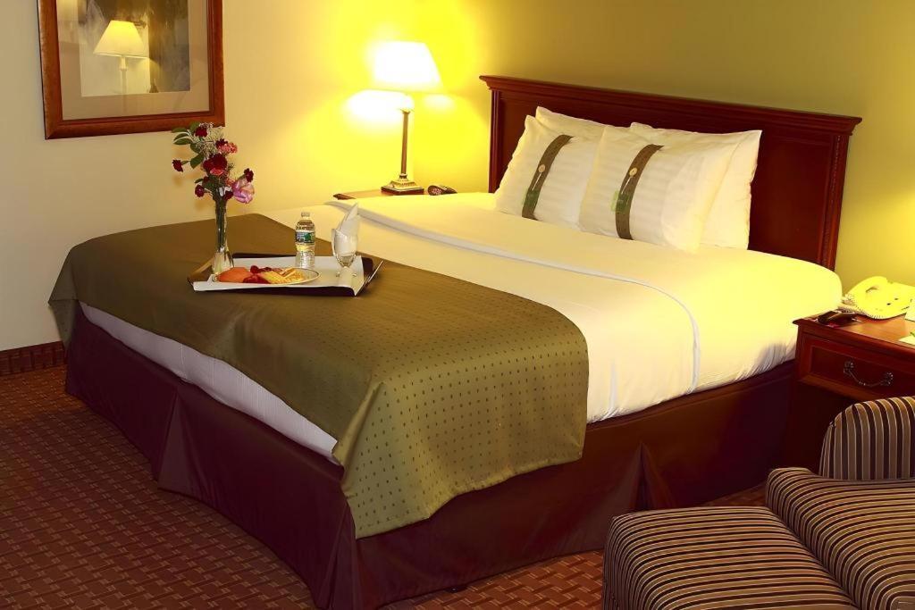Garden Plaza Hotel Saddle Brook Esterno foto