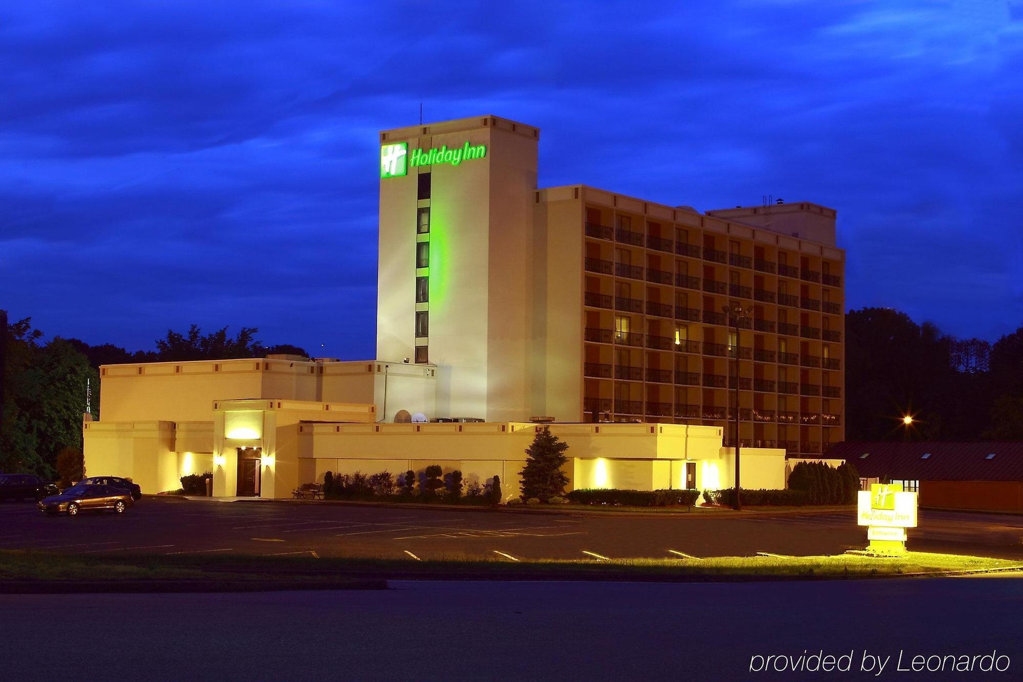 Garden Plaza Hotel Saddle Brook Esterno foto
