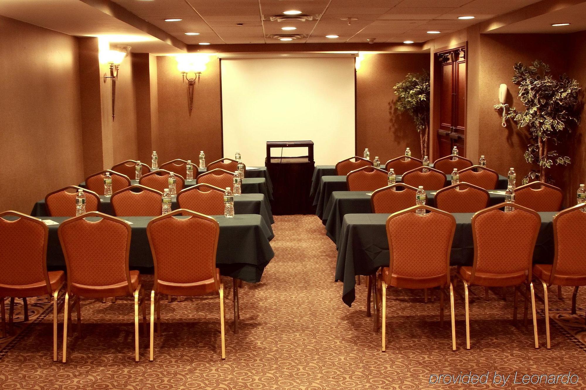 Garden Plaza Hotel Saddle Brook Esterno foto