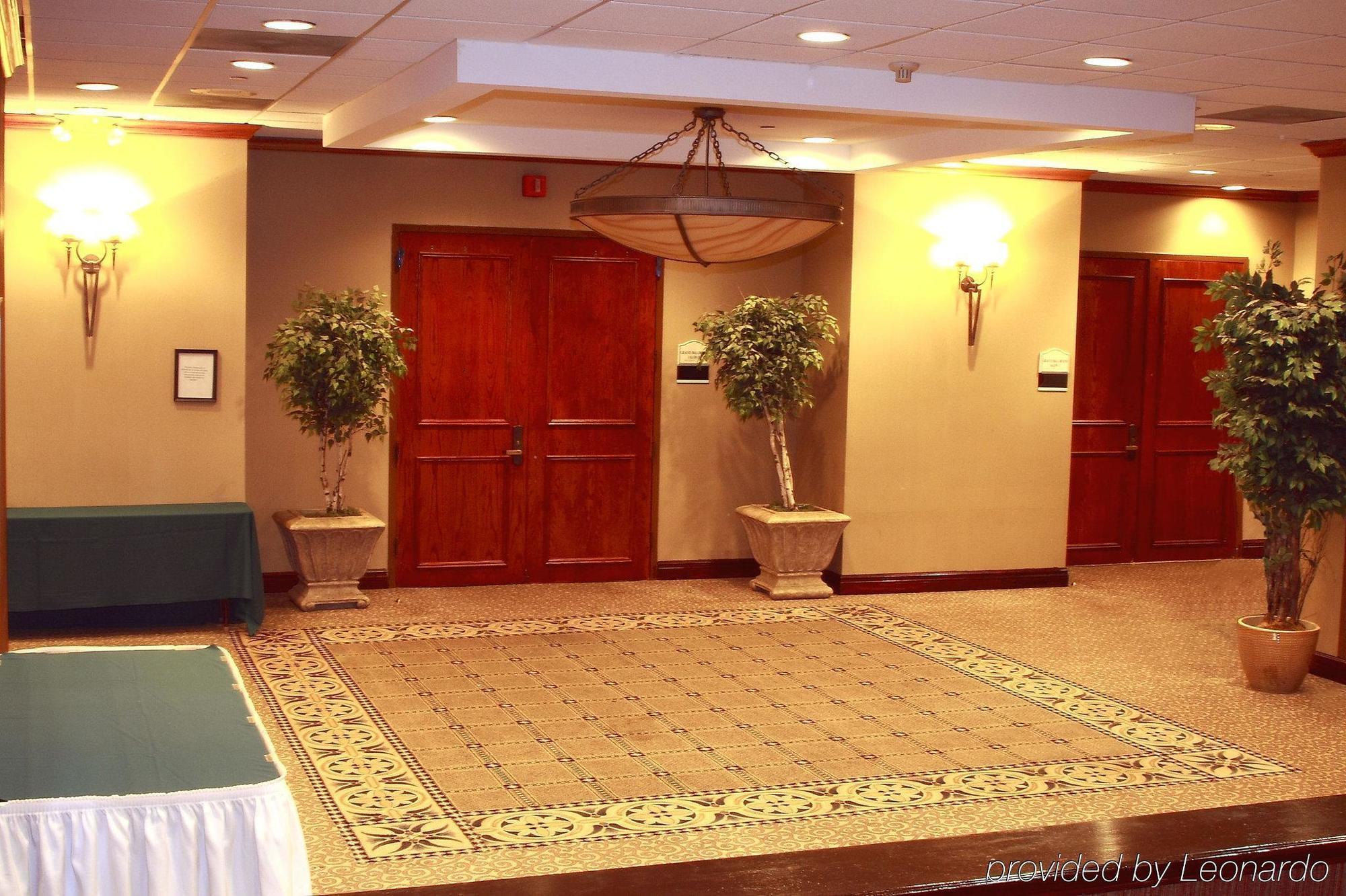 Garden Plaza Hotel Saddle Brook Interno foto