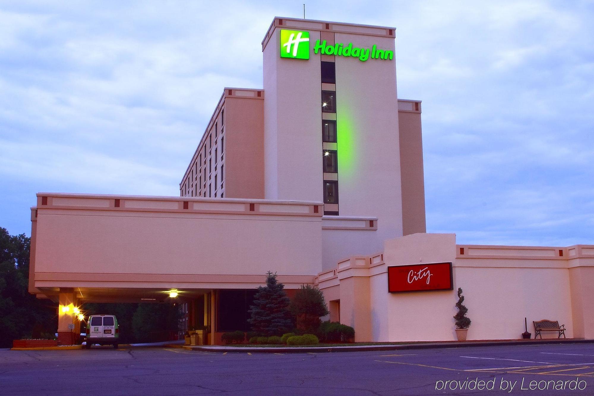 Garden Plaza Hotel Saddle Brook Esterno foto