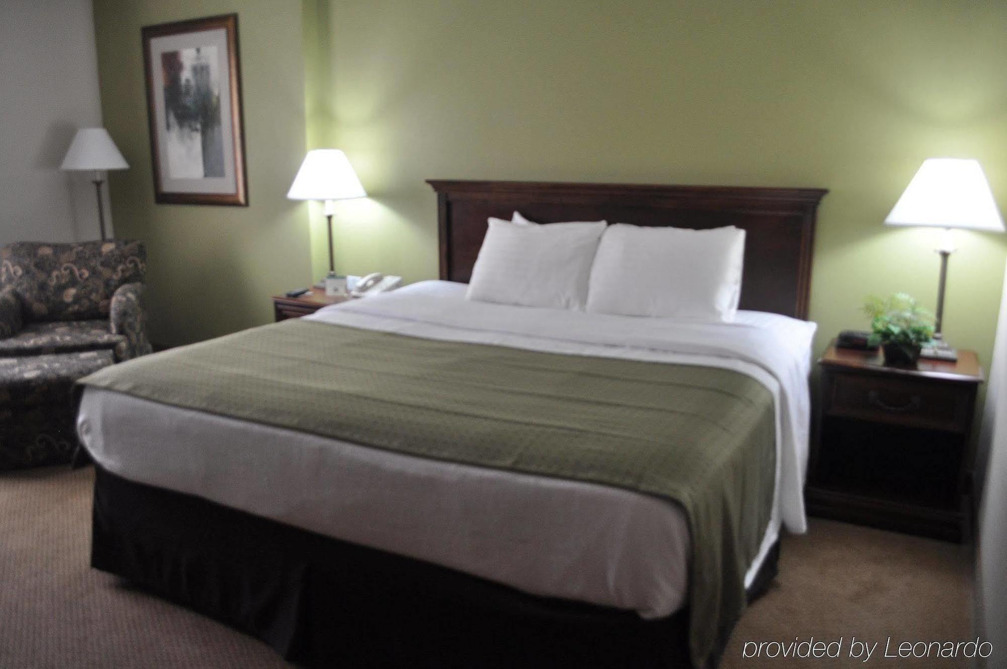 Garden Plaza Hotel Saddle Brook Esterno foto
