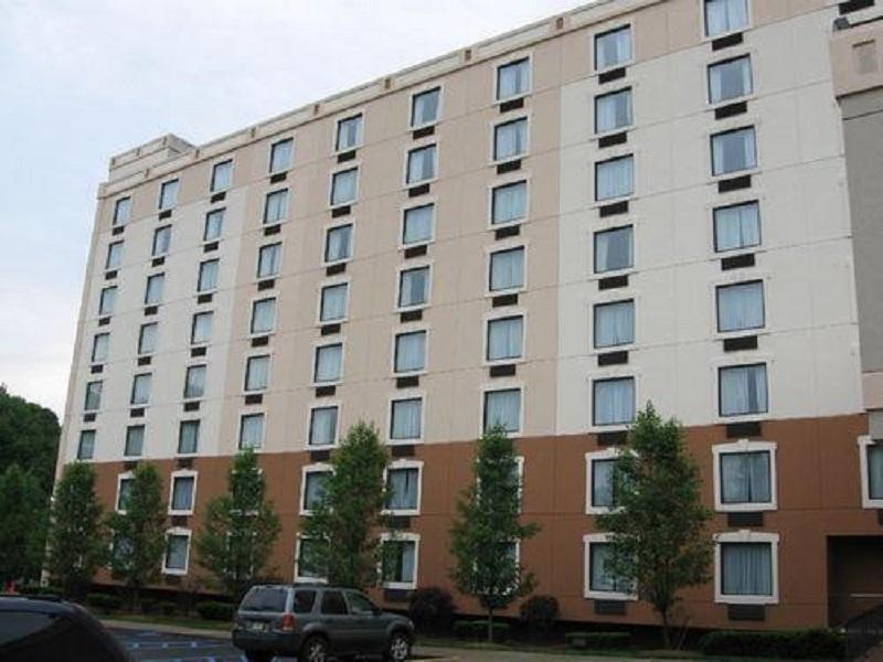 Garden Plaza Hotel Saddle Brook Esterno foto